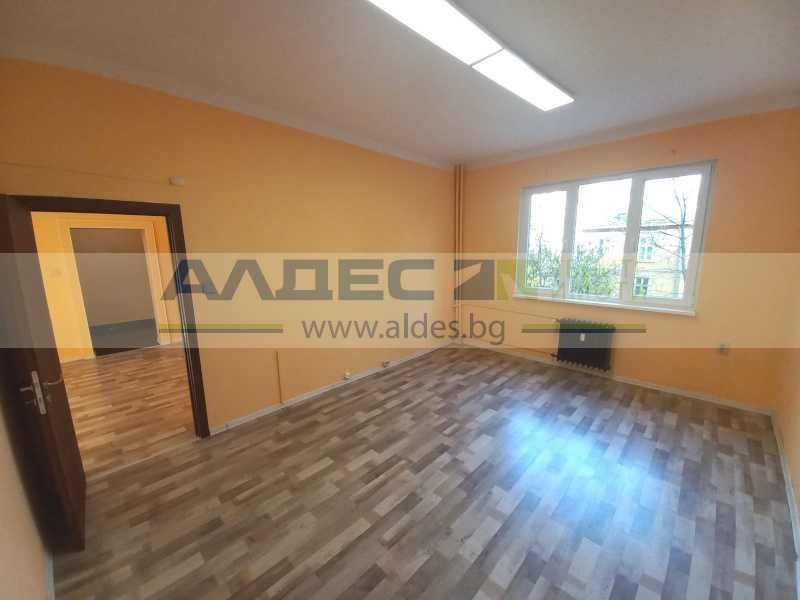 Дава се под наем Тристаен апартамент в София, Център - 108 кв.м за 950 € - Снимка #7