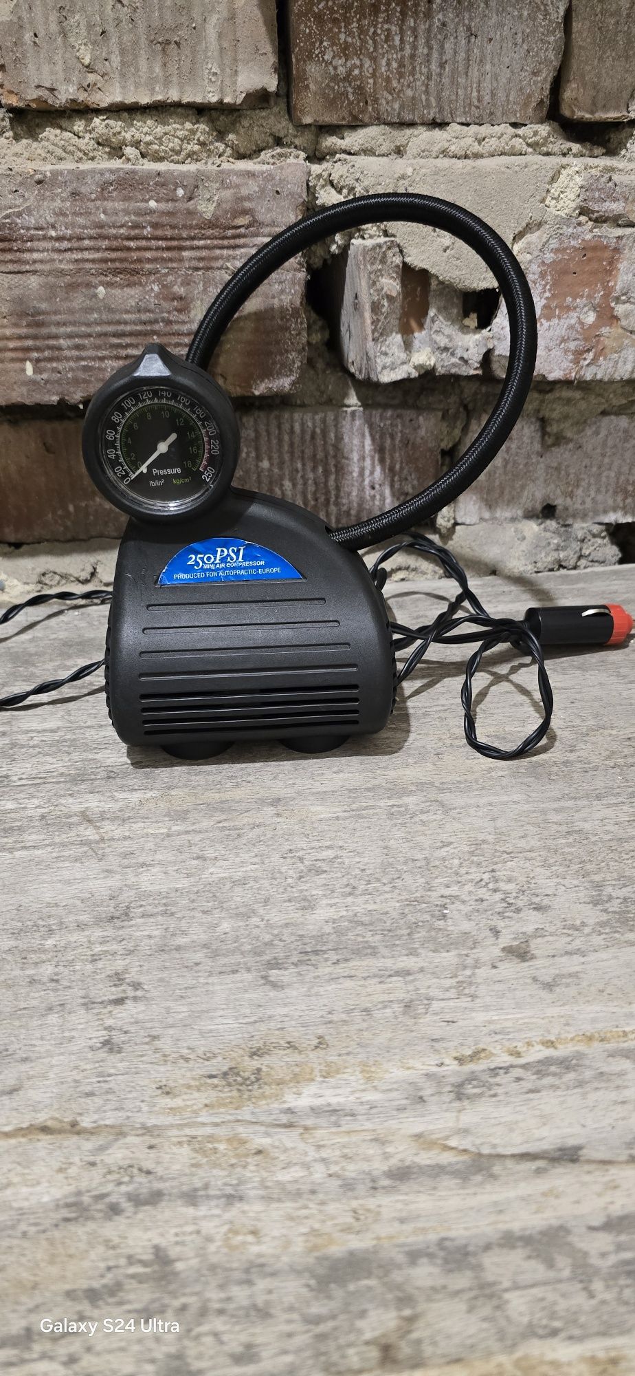 Автомобилен компресор 12 V (запалка)
