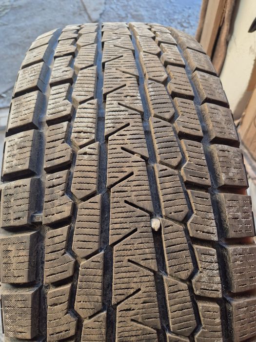 Продам комплект зимних шин Yokohama G075 275/65/17 липучка