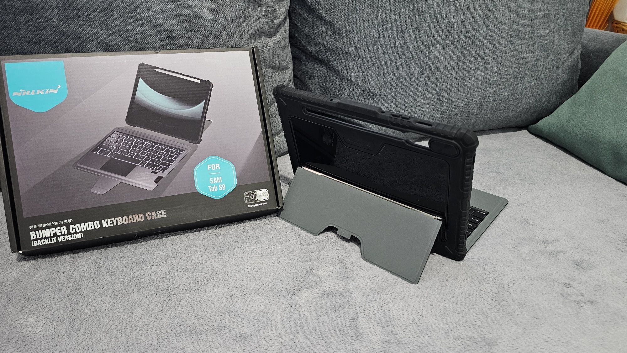 Husa Nillkin cu tastatura iluminata pentru Samsung Galaxy Tab S9