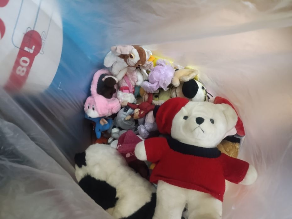 Много плюшени играчки