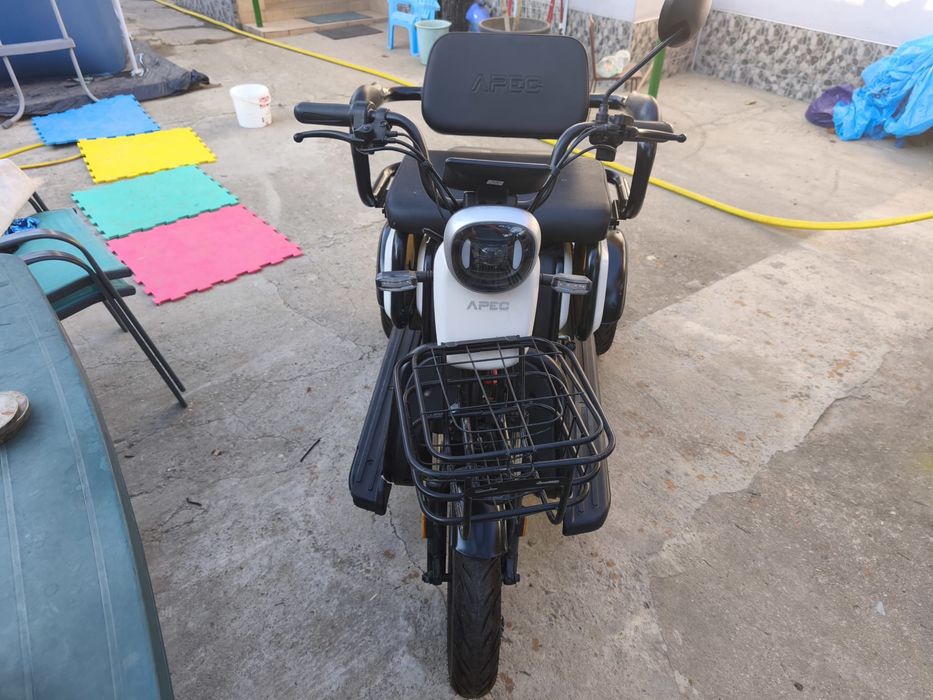 Vand triciclu electric