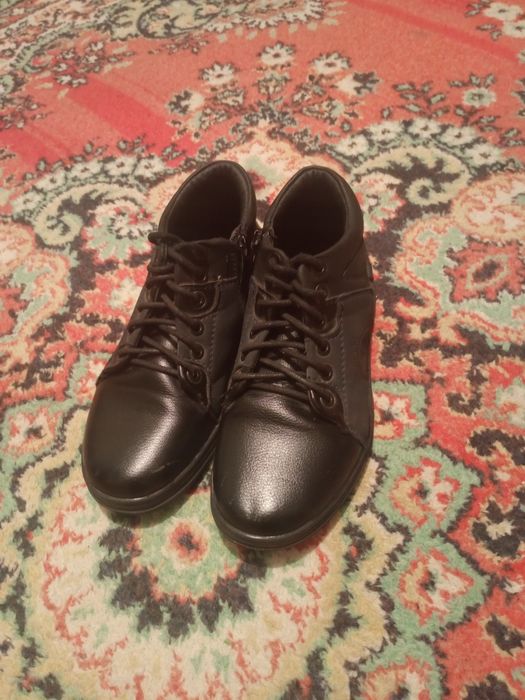 Продам или обмен! Ботинки весенние,почти новые,размер 30,цена 4000 те