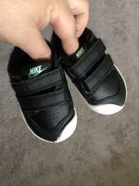 Nike - Спортни обувки Pico 5 с велкро и кожа, Черен, 21 EU