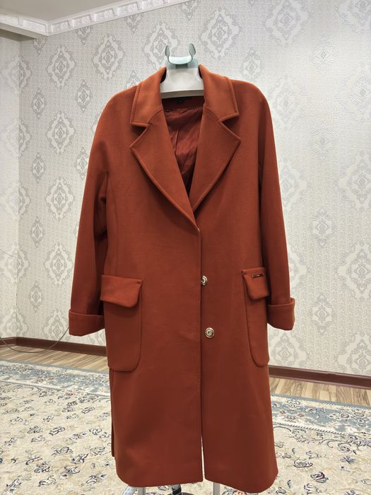 Пальто оранжевое