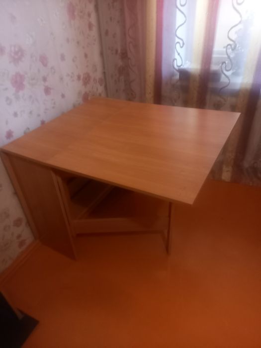 Продам стол книжку