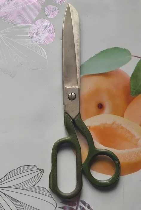 Меняю ножницы старинные портновские СССР