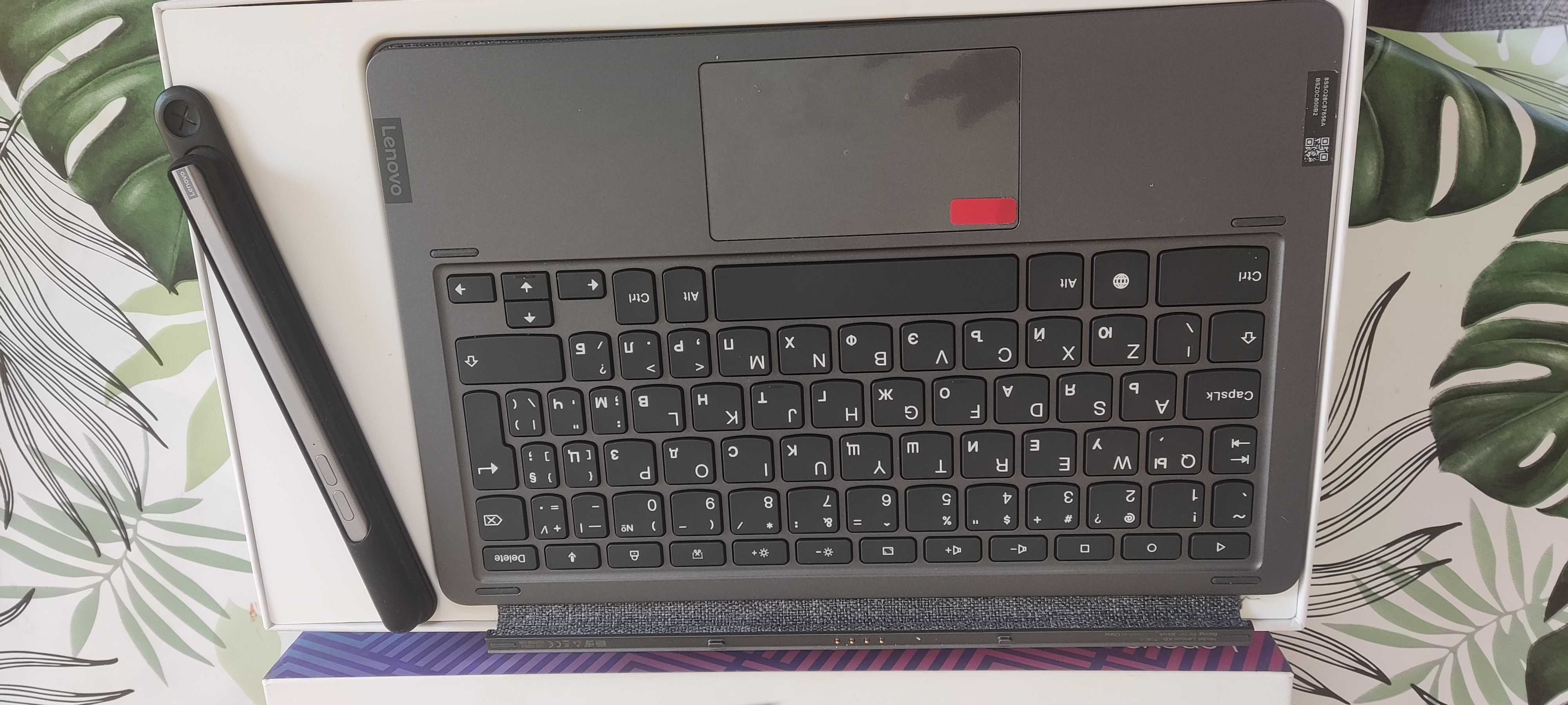 Продавам оригинална писалка и клавиатура за таблет LENOVO Tab P11 Pro