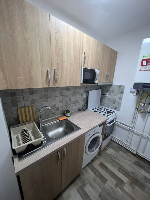 Închiriez garsoniera