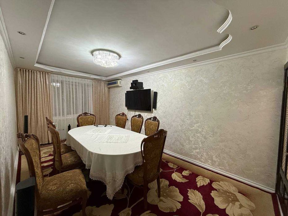 Продаётся 4х комнатная квартира на 2 этаже в центре города ТОРОПИТЕСЬ