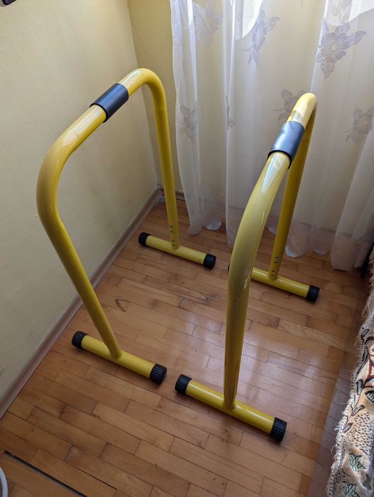 Продавам домашна успоредка, използвана, в отлично състояние.