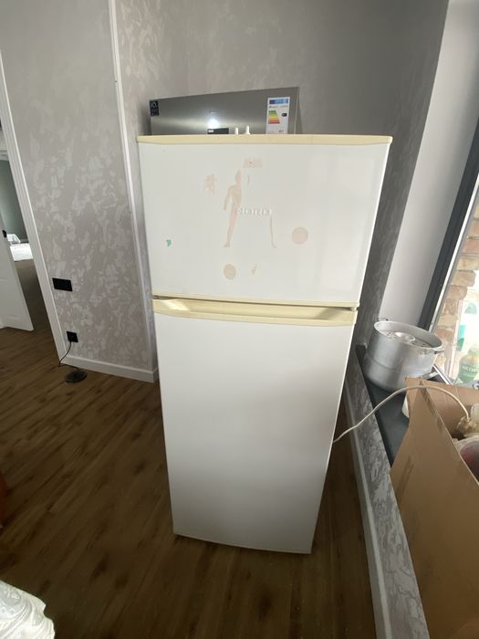 Продам холрдильник 20000 тг