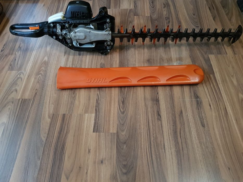 Foarfecă de tuns gard viu Stihl HS 82 R