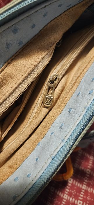 Geanta monocrom inspirație LV