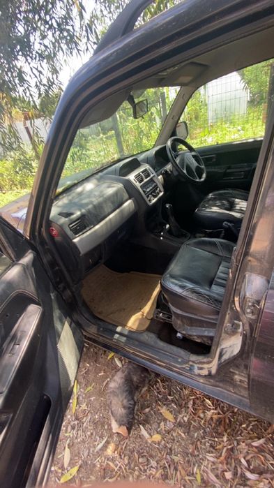 Vand sau schimb mitubiși pajero