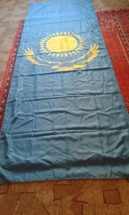 Продам новый флаг РК из голубого атласа 10000тенге.