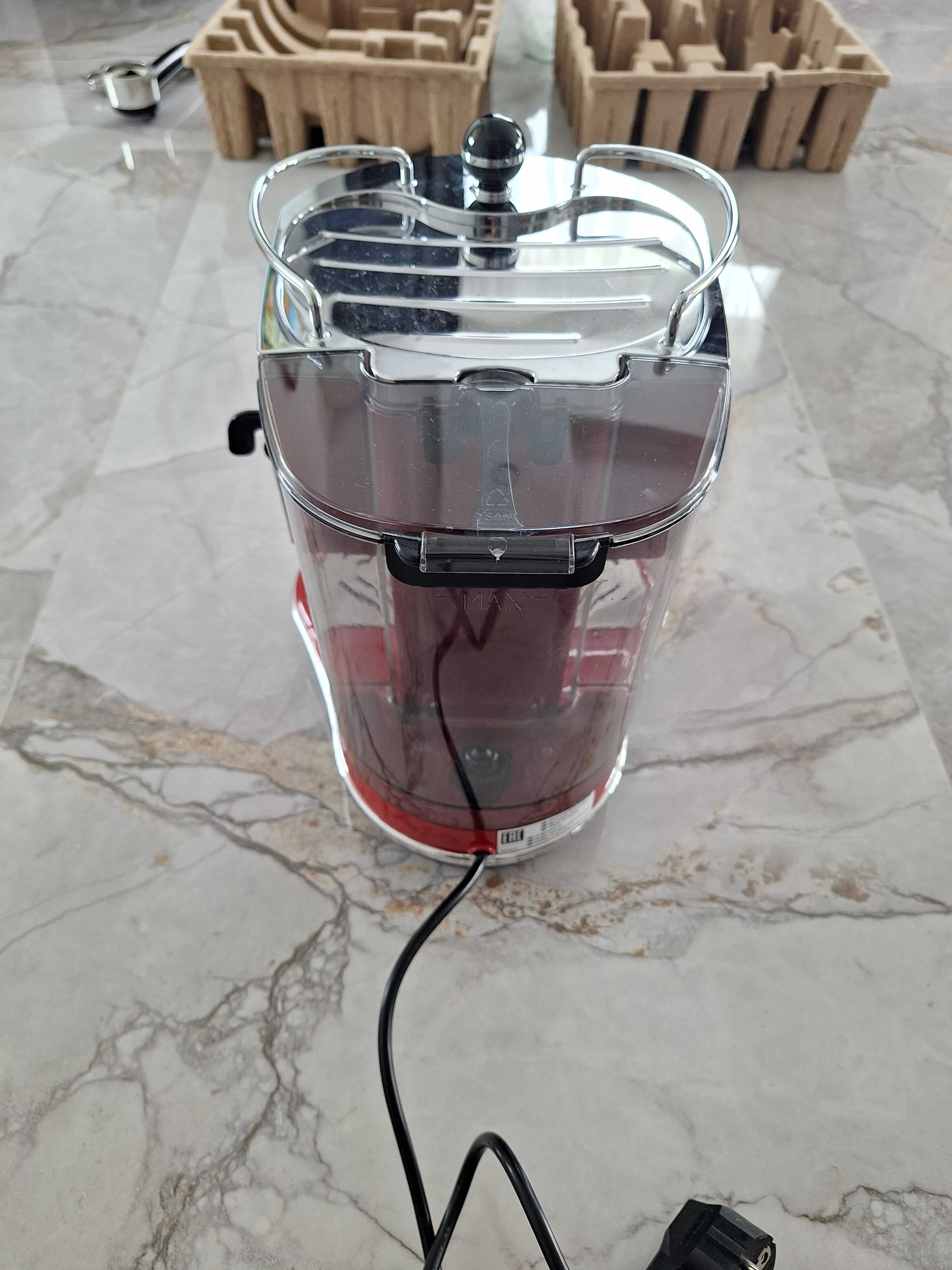 Червена Кафемашина DELONGHI ICONA 1400 ml 15 bar