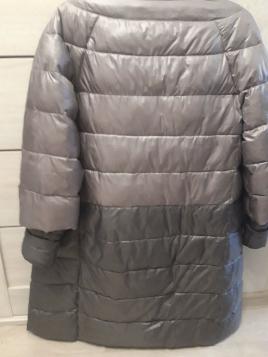 Продам  женскую зимнюю куртку  10500т