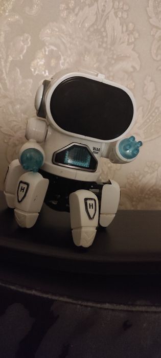 Игрушка Робот на батарейках