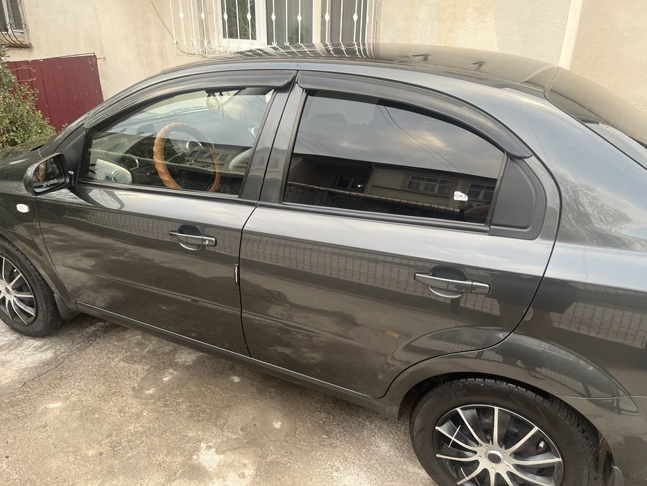 Продаю свою Nexia 3 LT