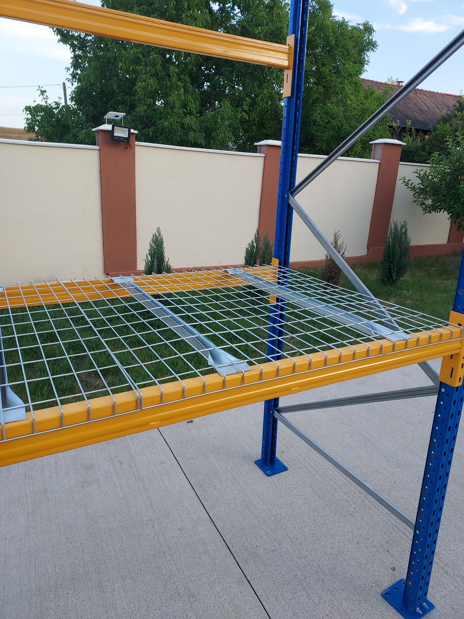 Rafturi metalice profesionale impecabile