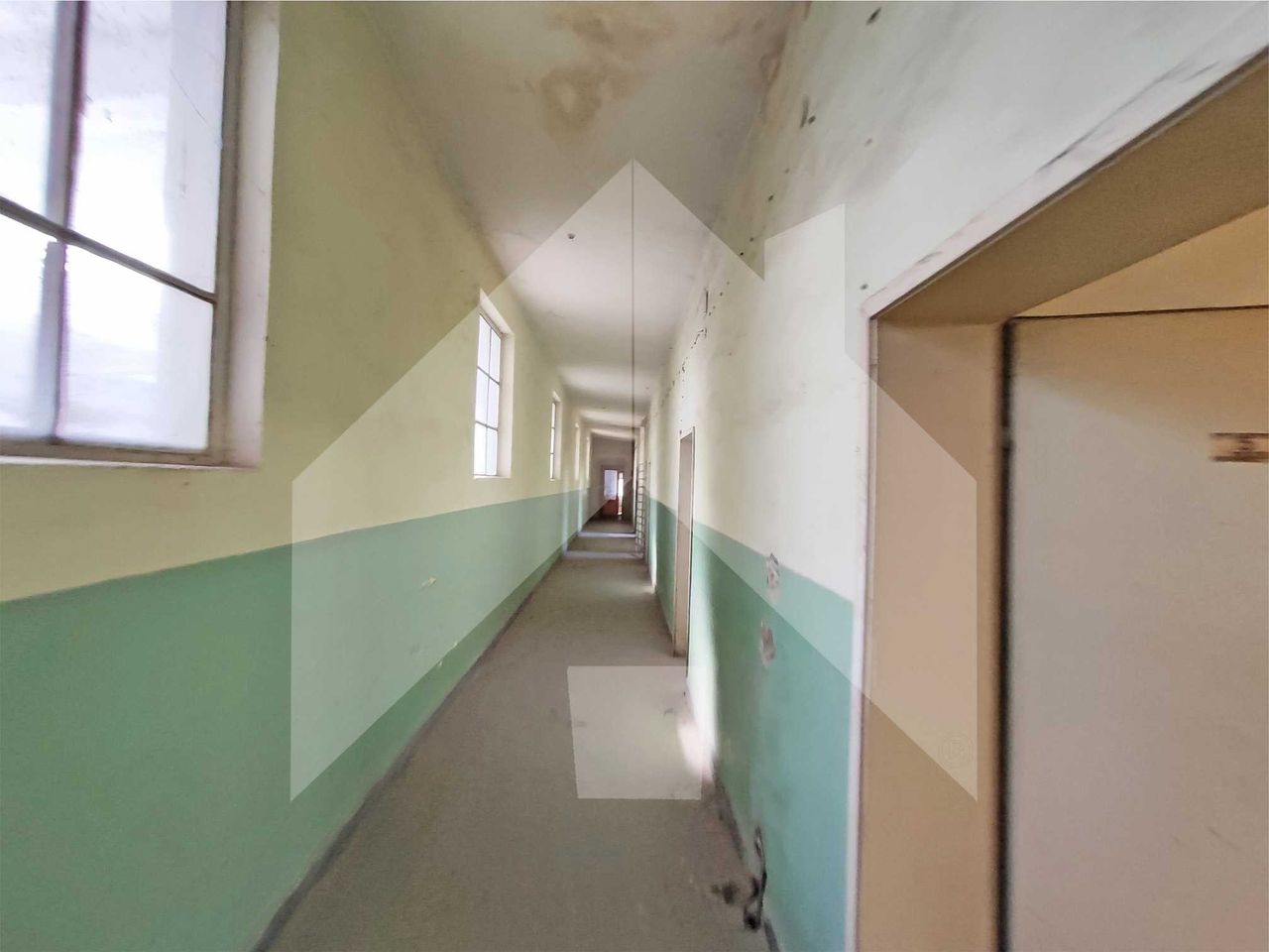 Продава се Промишлена сграда в Нови пазар - 5014 кв.м за 220 €/кв.м - Снимка #13