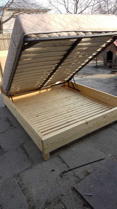 Pat de lem masiv cu somiera si saltea