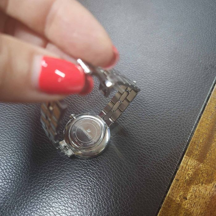 Часовник нов СВАРОВСКИ