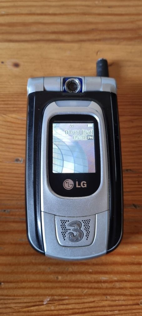 Telefon clasic cu clapeta LG U8180,vintage,de colectie,iconic.