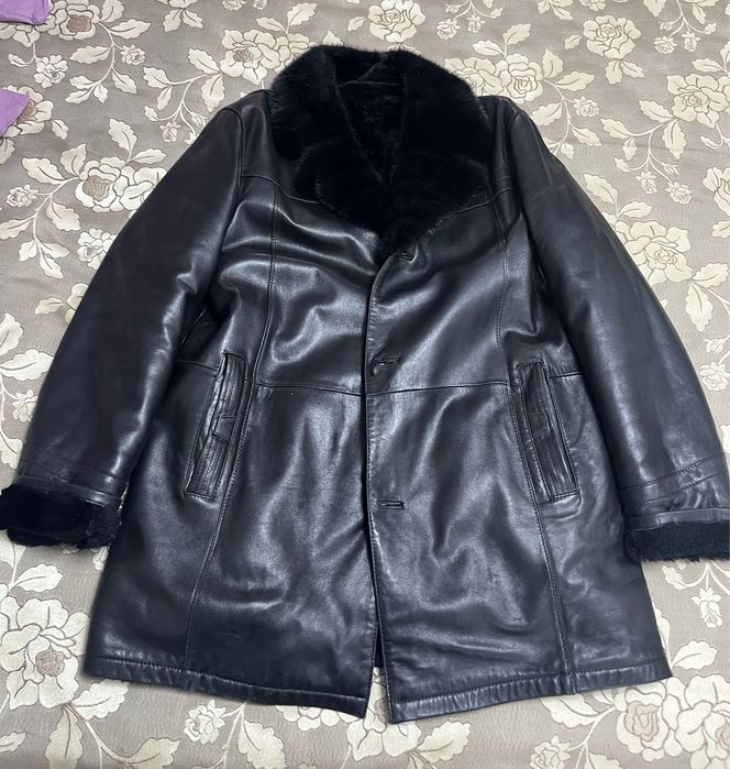 Продам дубленку мужскую, 54 размер, темного цвета, в хорошем состоянии