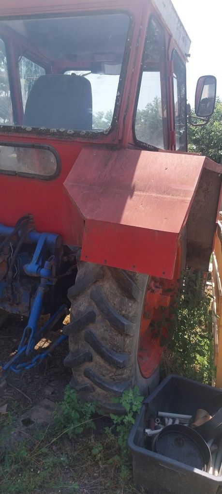 Tractor 650 și plug