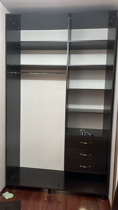 Отдам даром шкаф. Без дверей .