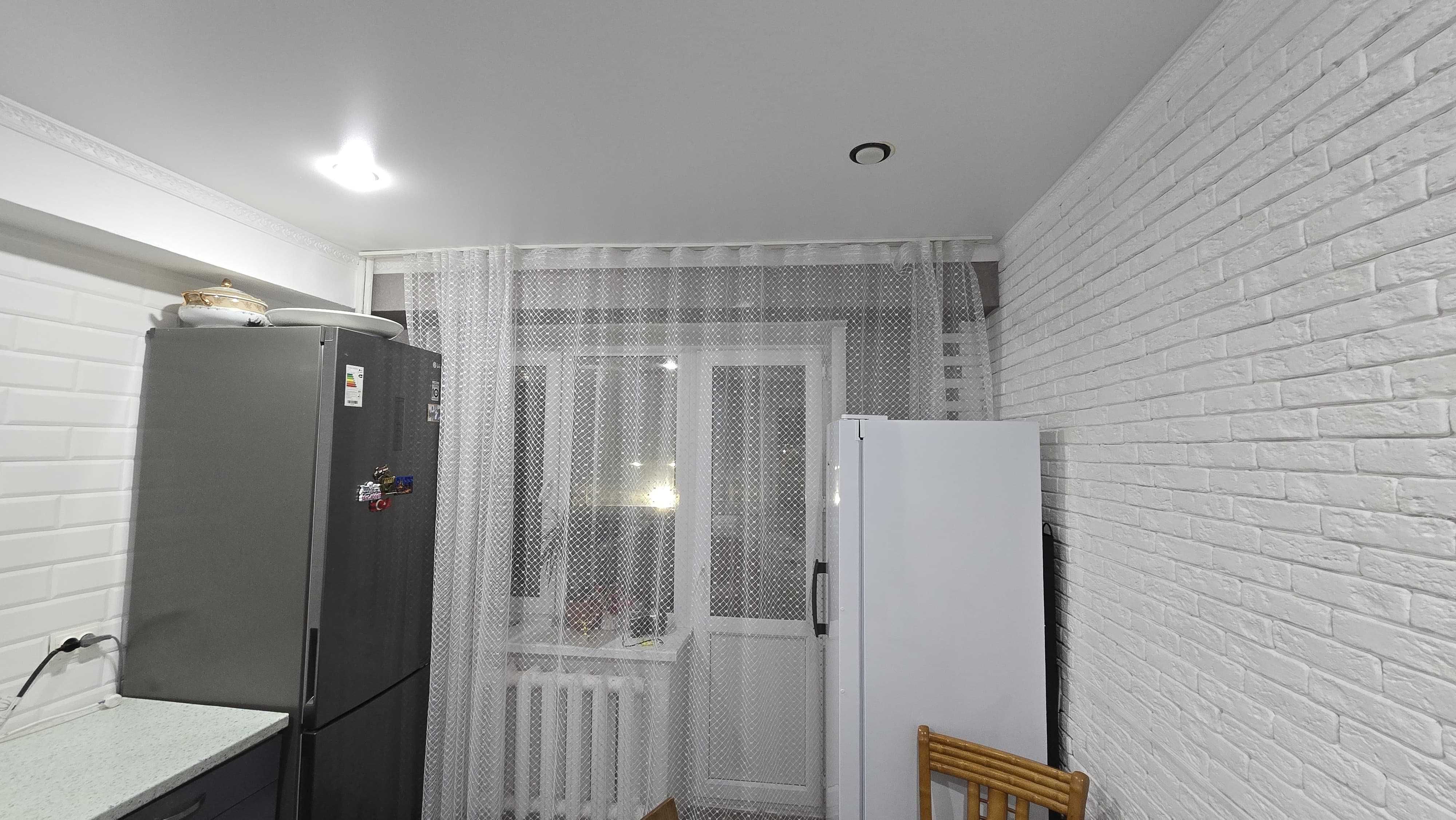 Продам  просторную , с ремонтом трехкомнатную в Сарыарке
