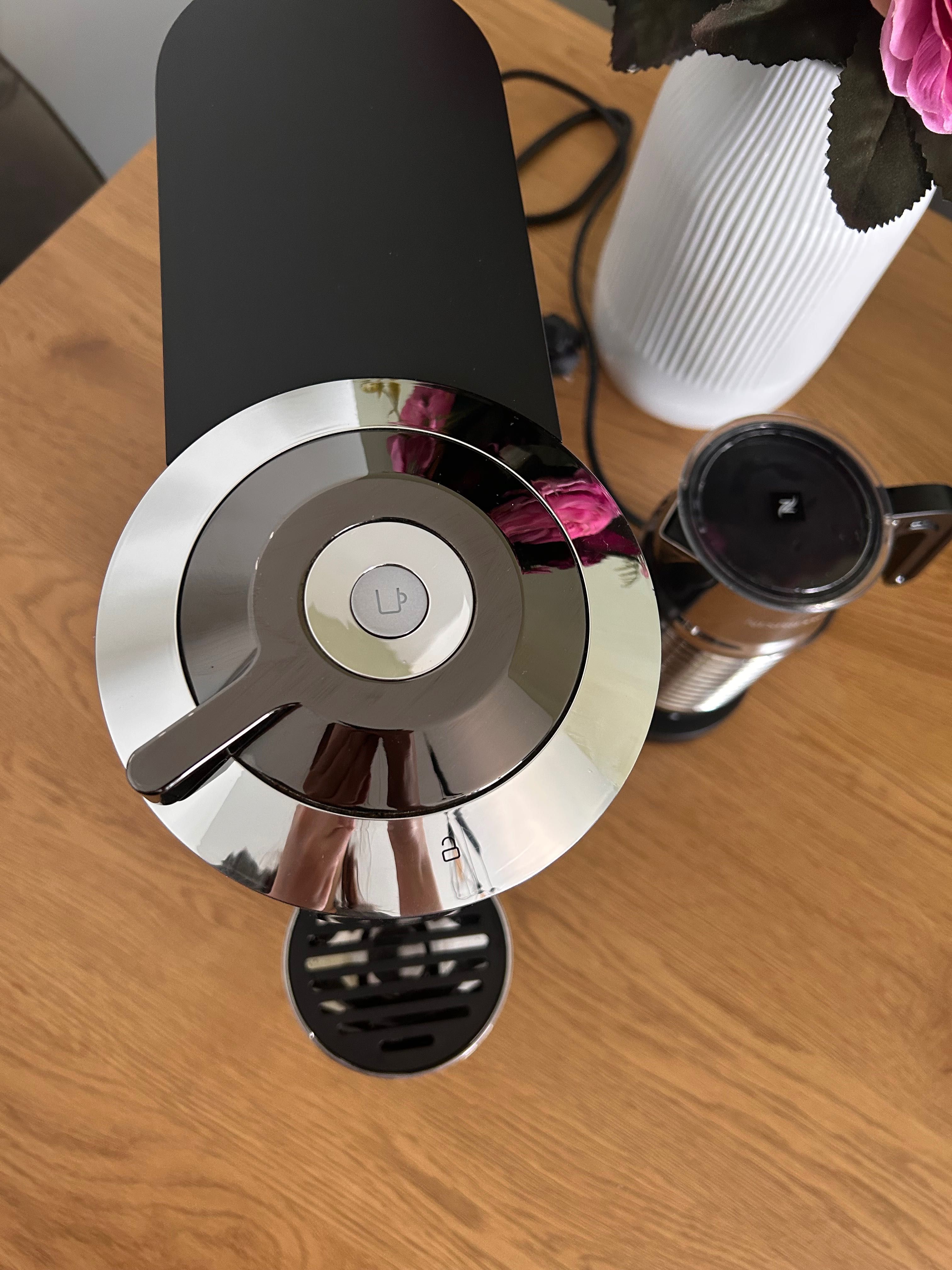 Espressor Vertuo Next D Pure Crom Deluxe si Aeroccino 4