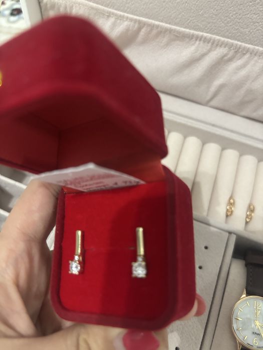 Алтын сырға сатылады. Италия