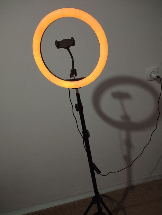 Штатив с лампой.