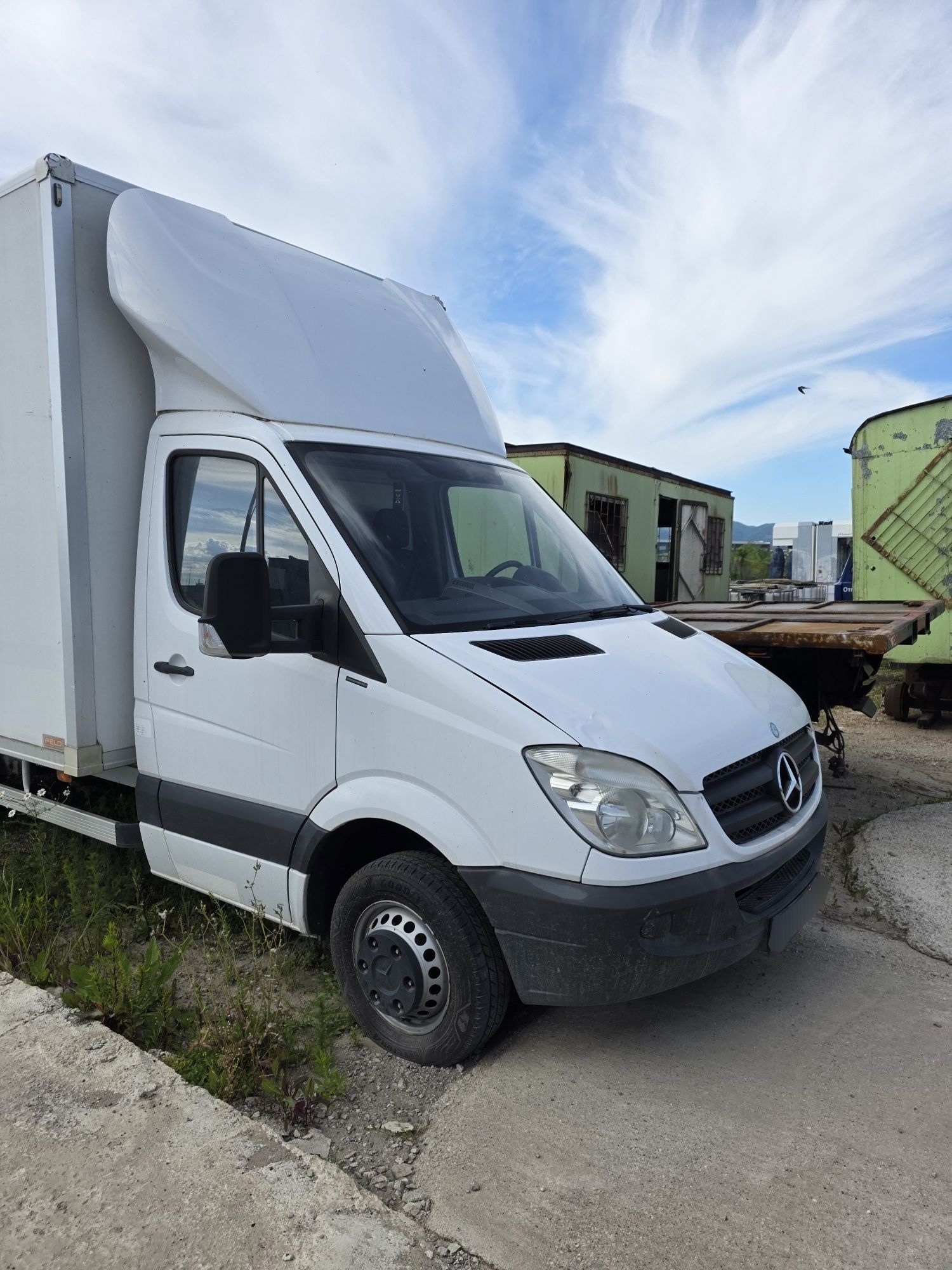 Продавам предница за Mercedes Sprinter W906