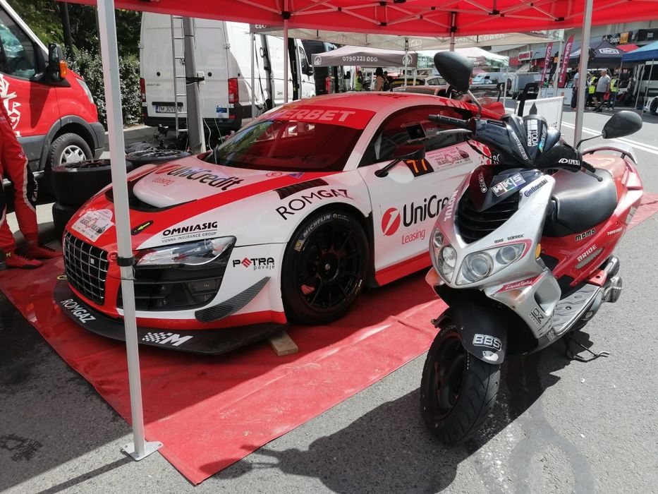 Vând scuter peugeot