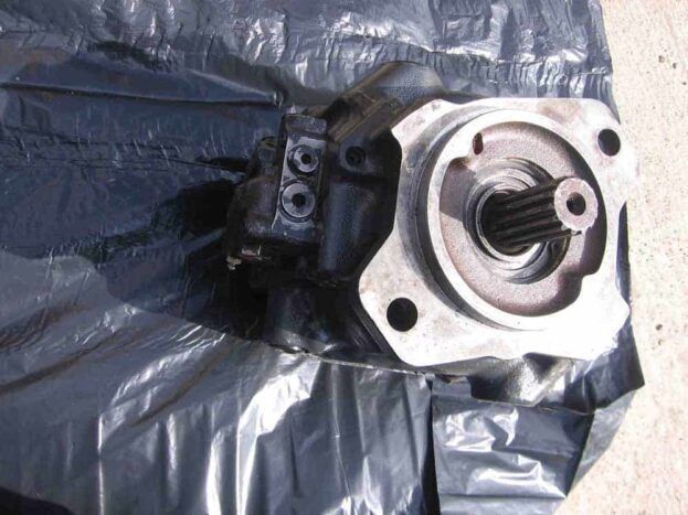 pompa hidraulica buldoexcavator komatsu