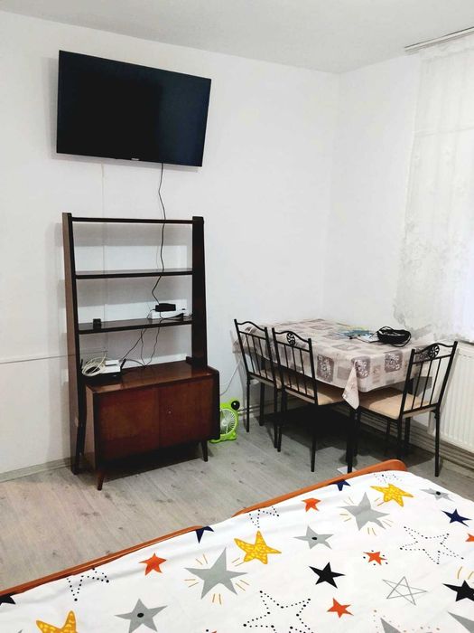 Închiriez garsonieră