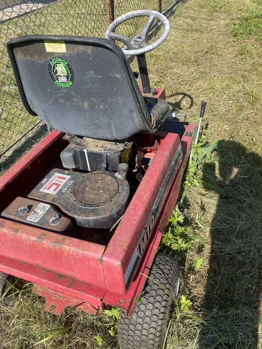 Vând Tractoras gazon