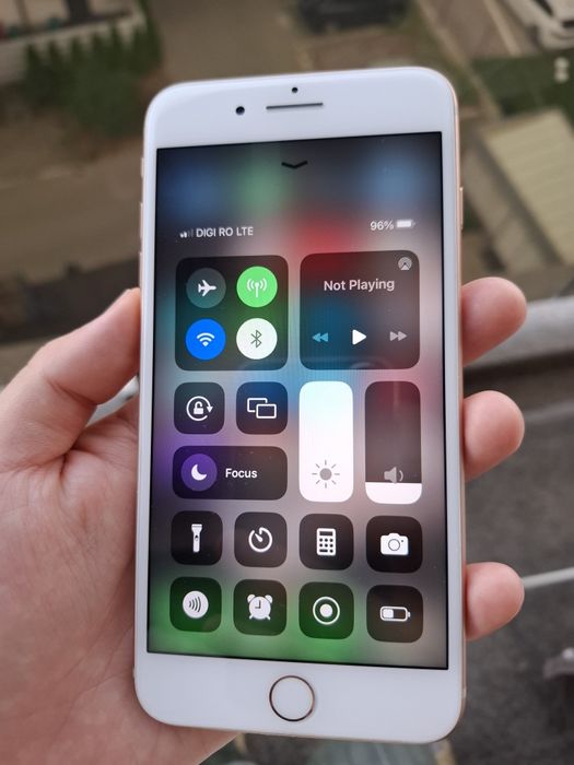 IPhone 8 plus 64gb impecabil + carcase cutie cablu