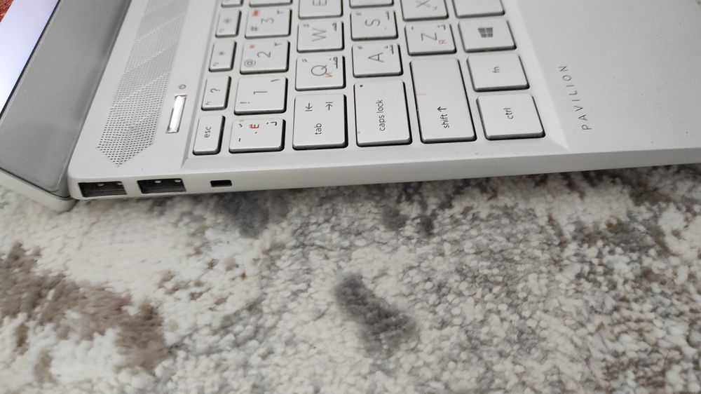 HP Pavilion Ultra book 256 SSD.i5 8th