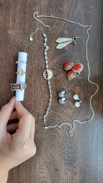 Продам серебрянные украшения.