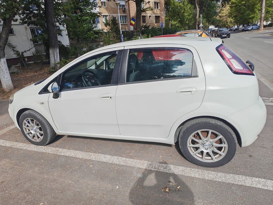 Vând URGENT FIAT Punto 1,3 Diesel an 2012 120000km 1800€
