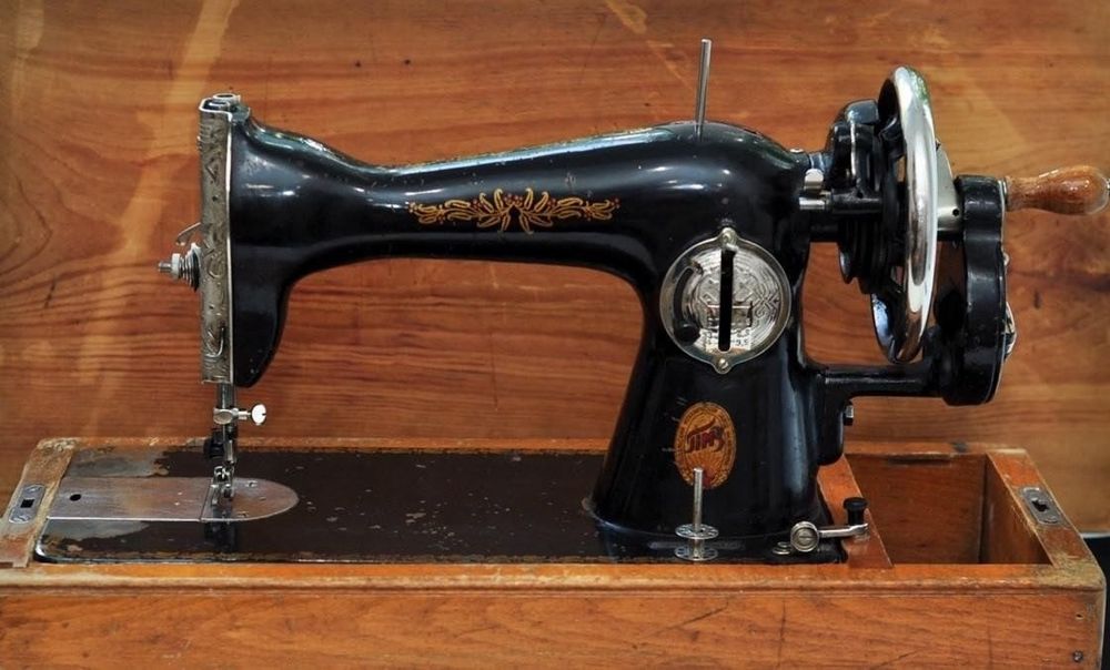 Тикув машина сотилади