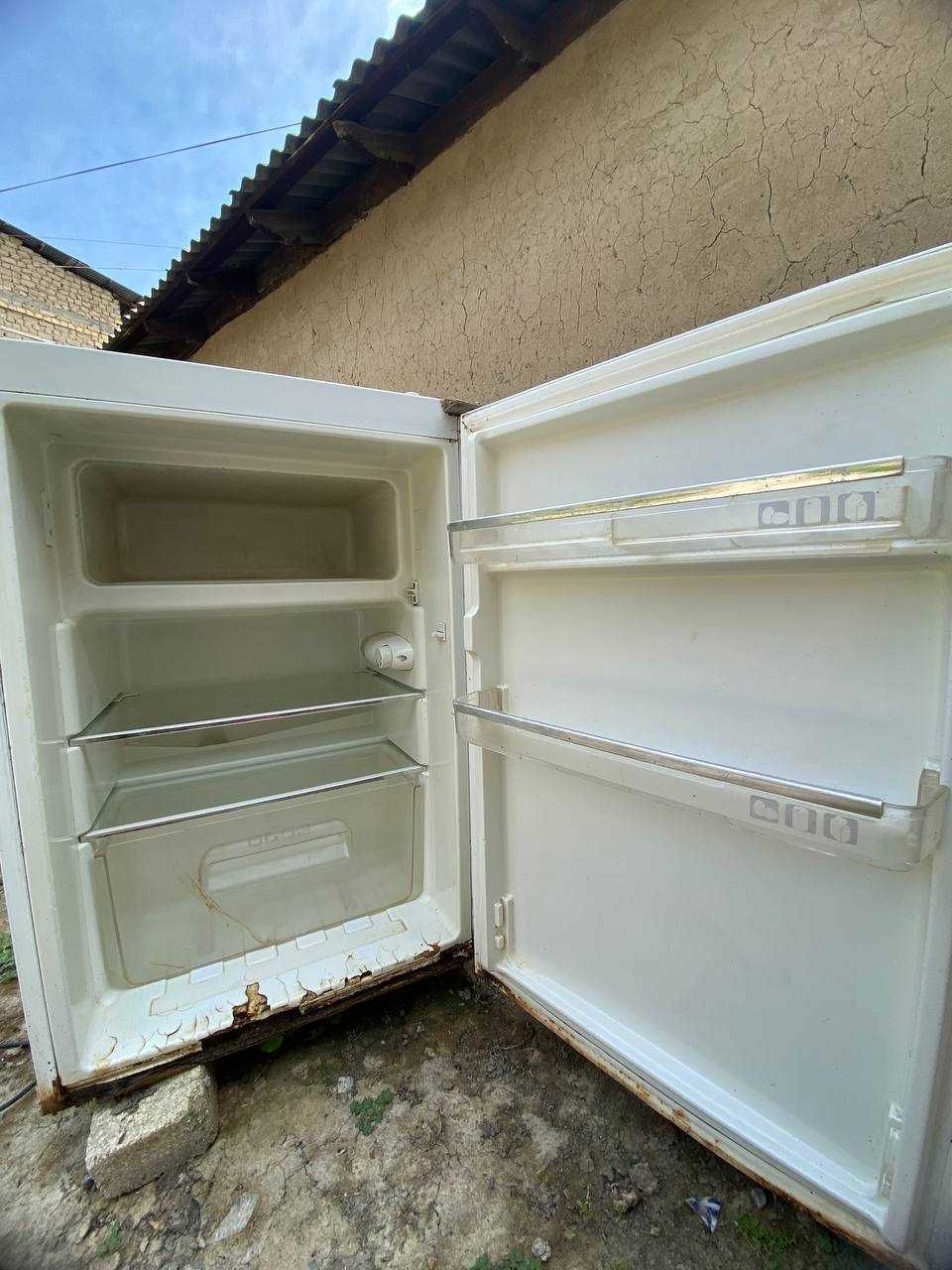 Mini Xoladilnik sotiladi