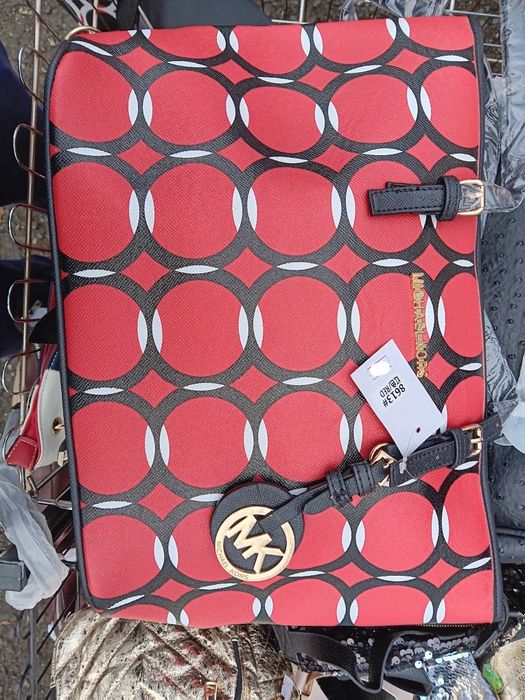 Затворен Магазин Чанти 5-10лв.на едро