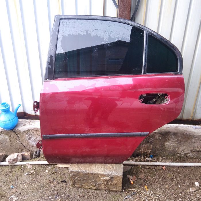 Задние левый дверь от Mitsubishi Carisma хэджбек