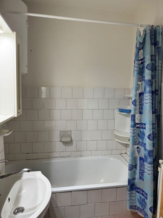 Închiriez ap. 2 camere decomandat Piața Centrală